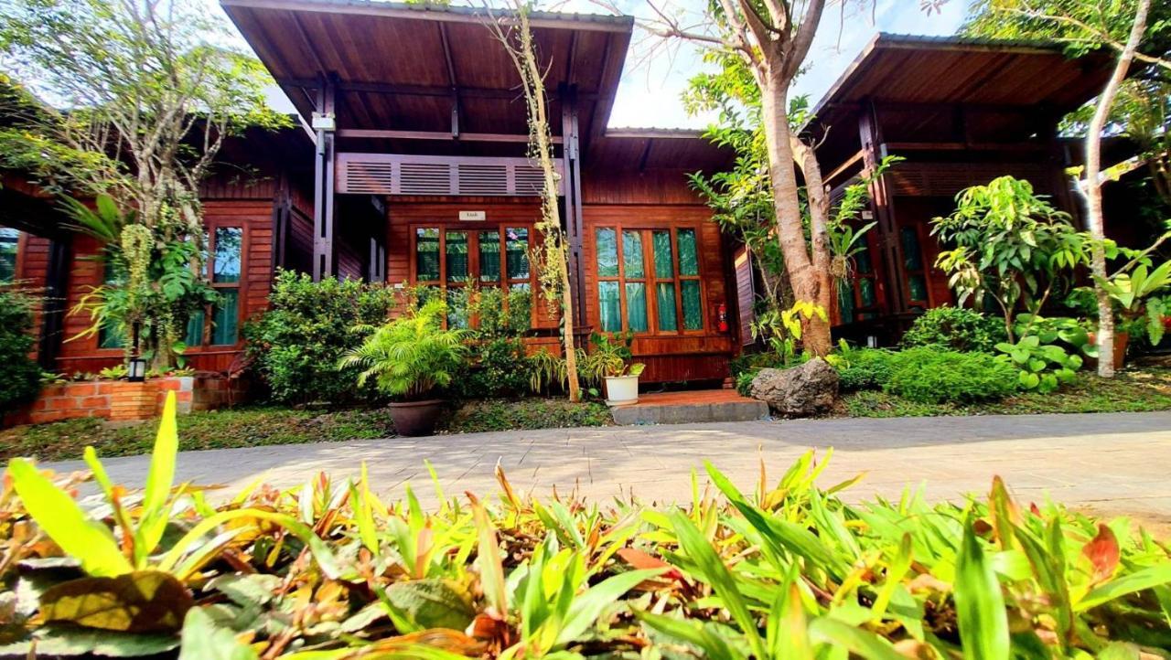 Areeya Phubeach Resort Wooden House Ban Chong Phli Bagian luar foto